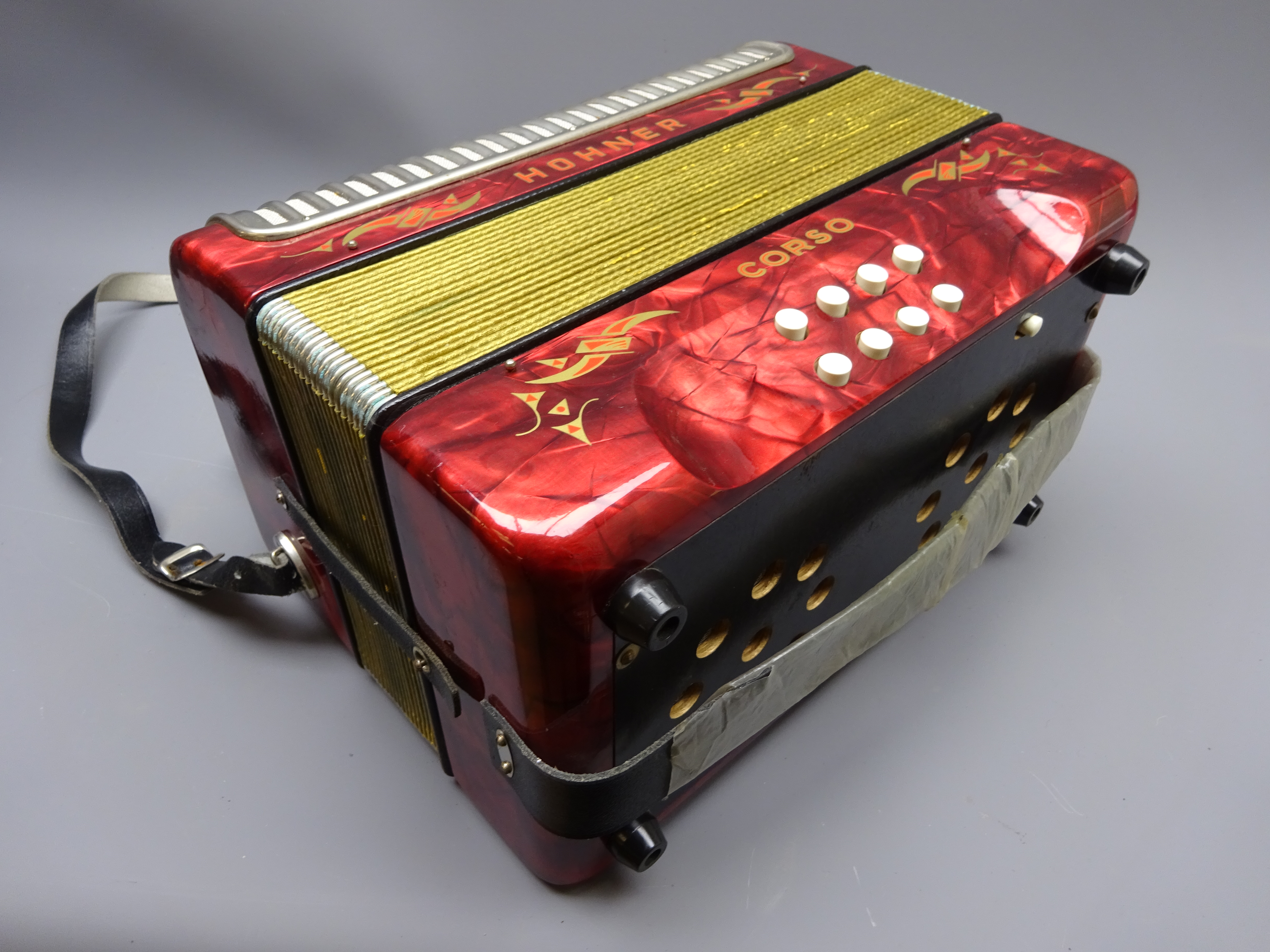 Hohner Corso twenty-nine button accordion with red pearline and white metal case W31cm, - Image 3 of 3