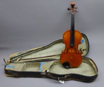 Early 20th century French three-quarter violin with 33.