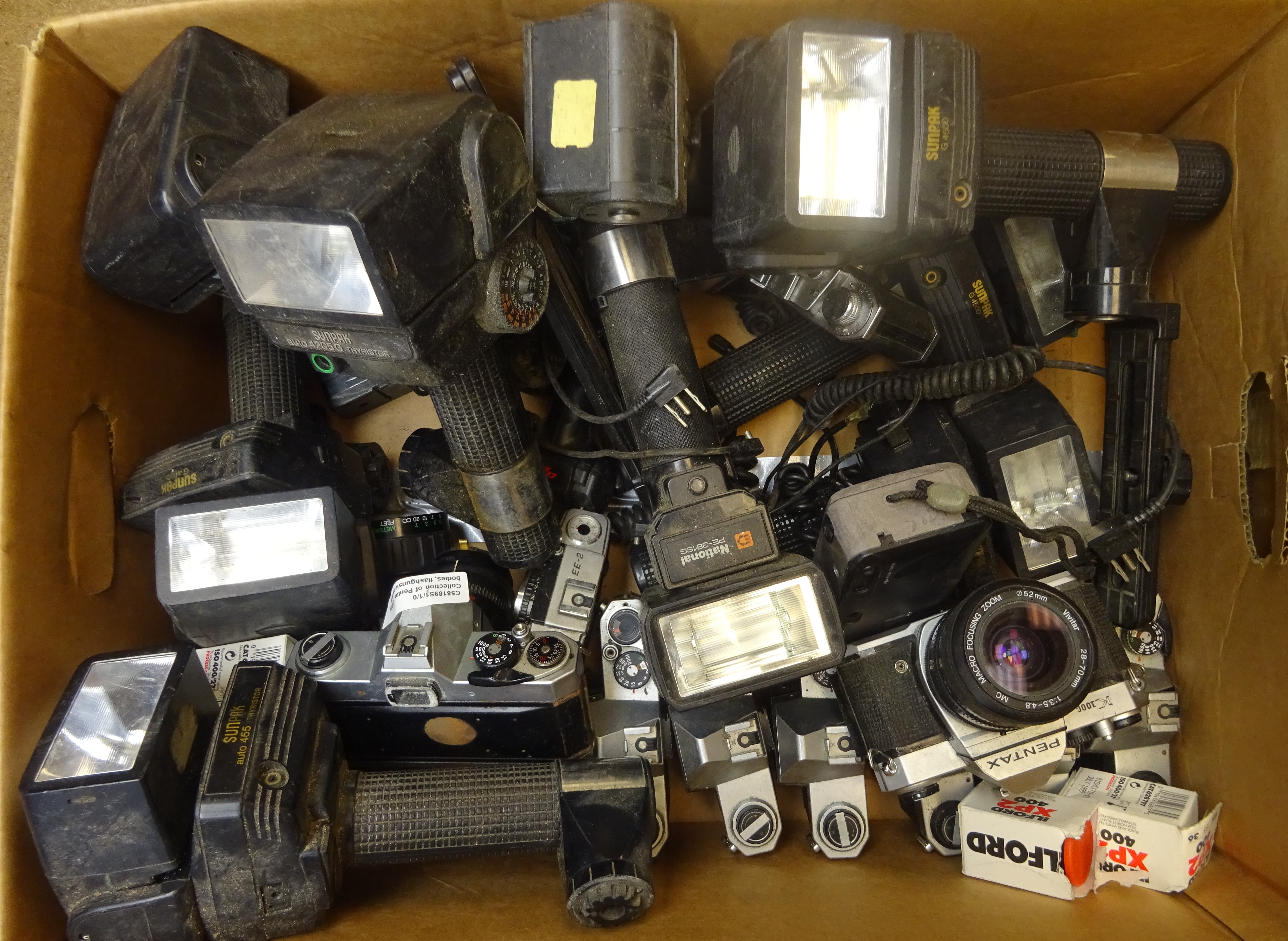 Collection of nine Pentax K1000 camera bodies, two Vivitar MC 28-70mm 1:3.5-4.