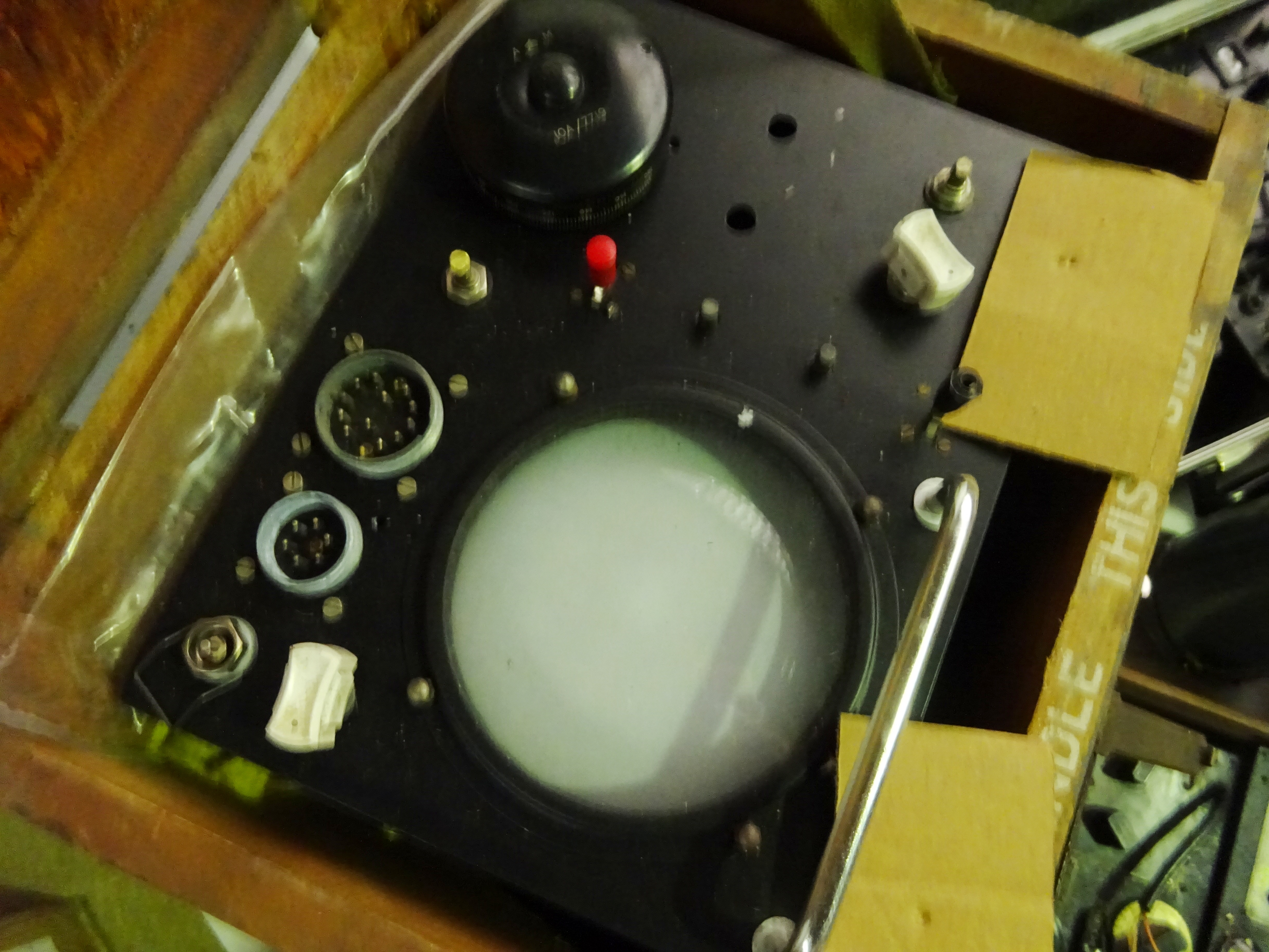 Communication equipment including Air Ministry Indicating Unit Type 62 in wooden transit box dated - Image 2 of 4
