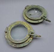 Pair of small brass single bolt portholes D20cm (2).