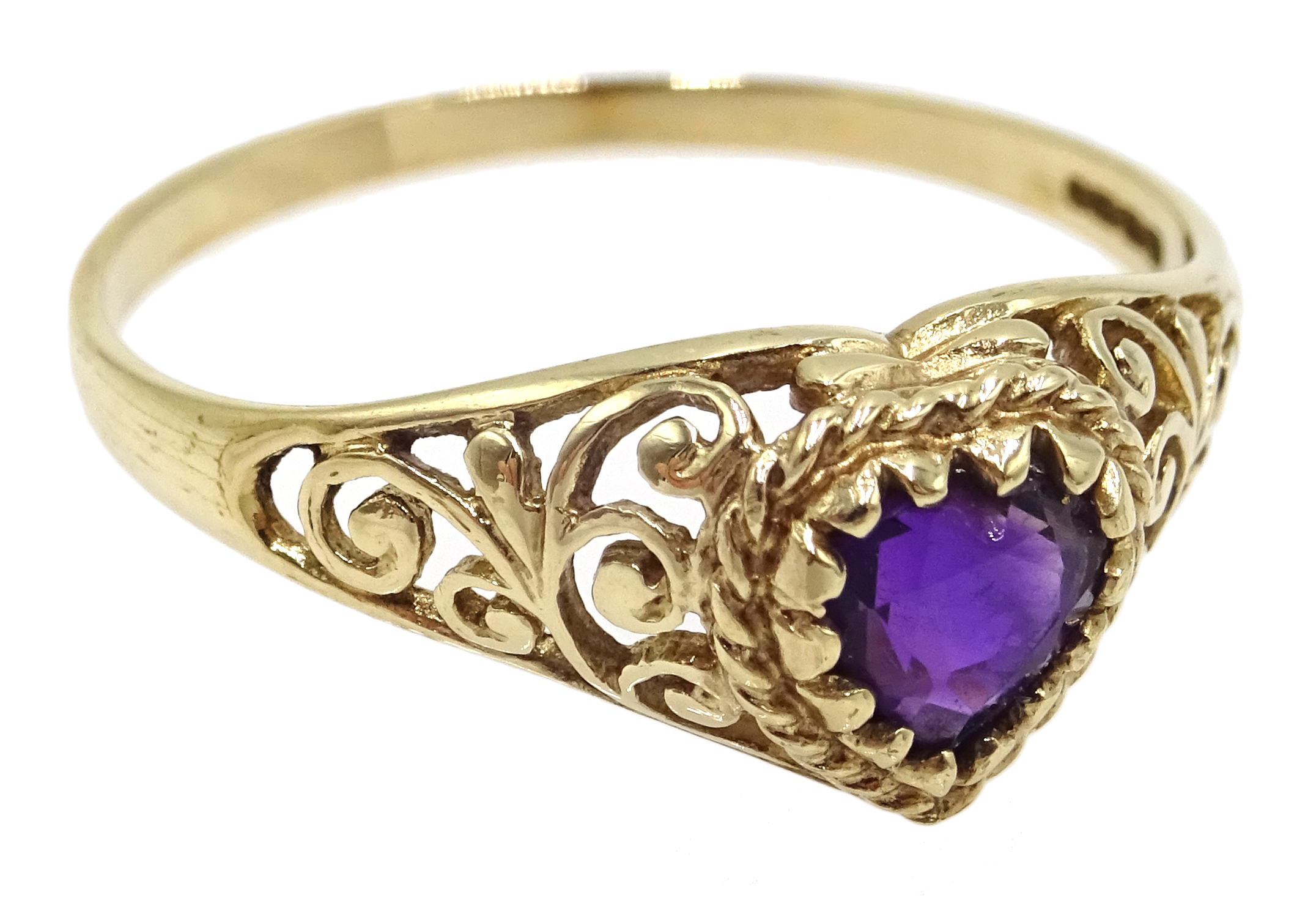9ct gold heart shaped filigree amethyst ring hallmarked Condition Report size Q-R - Image 2 of 3
