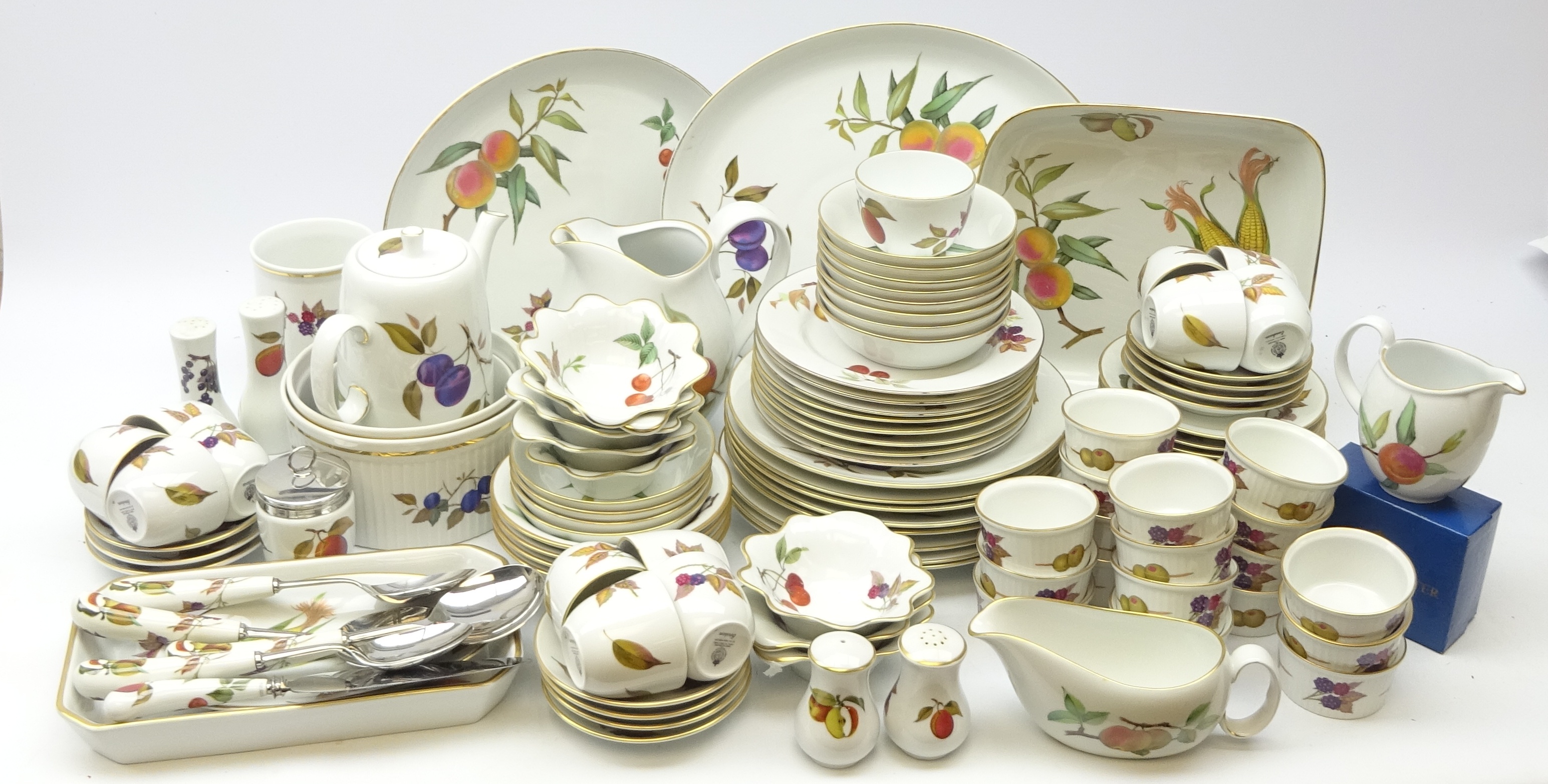 Extensive Royal Worcester dinner service comprising eight 26cm plates, eight 21cm plates,