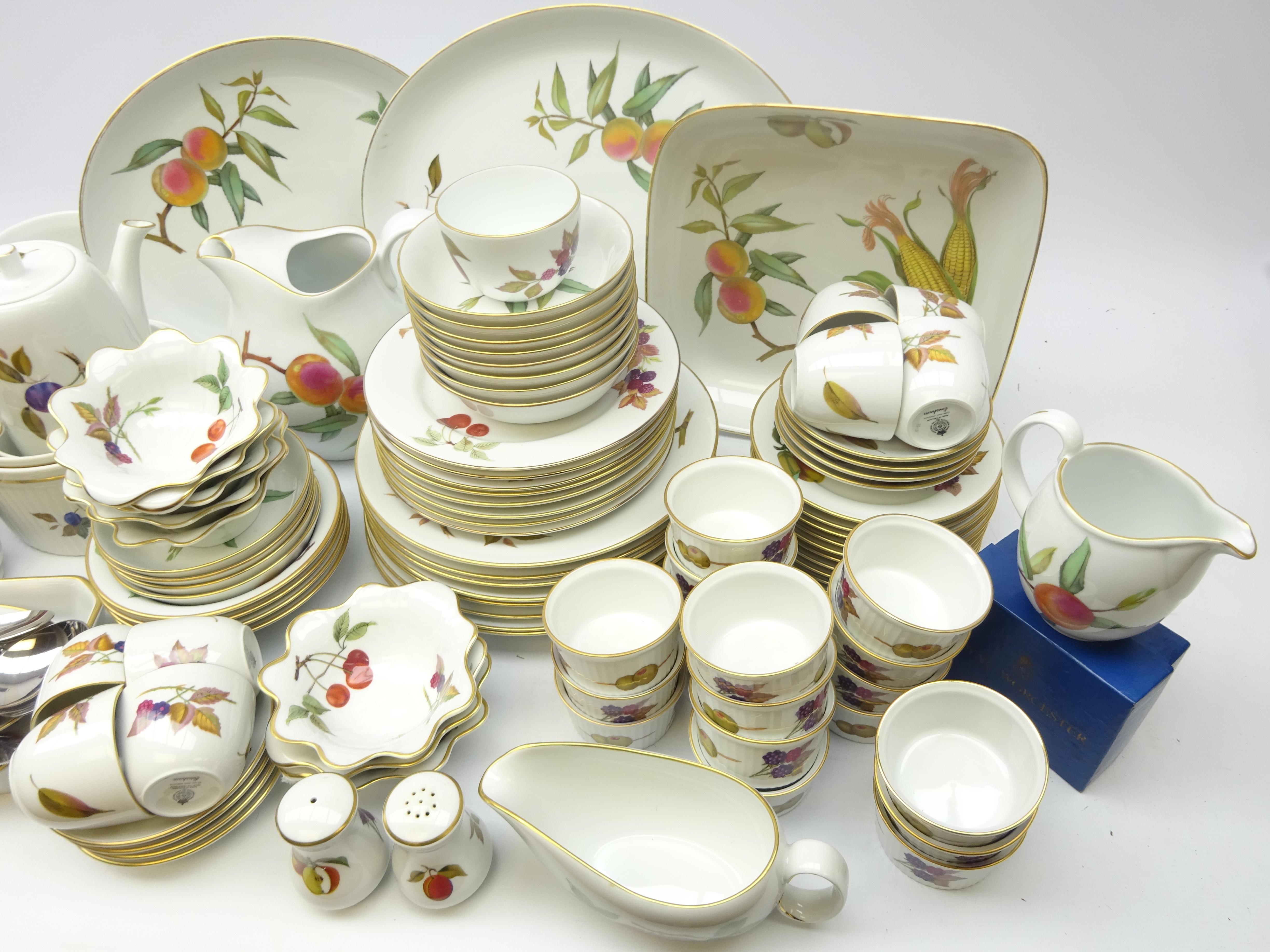 Extensive Royal Worcester dinner service comprising eight 26cm plates, eight 21cm plates, - Image 3 of 3