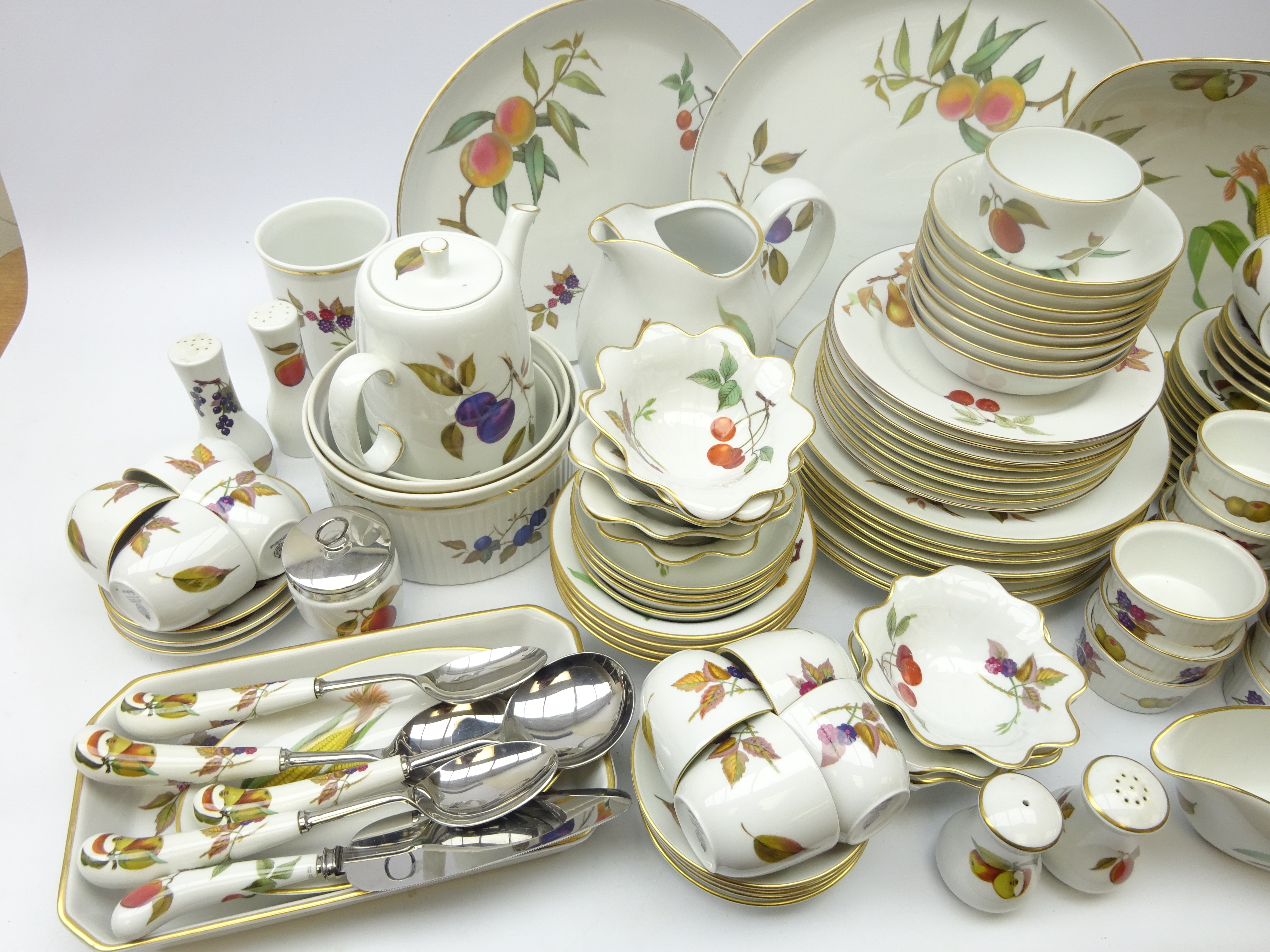 Extensive Royal Worcester dinner service comprising eight 26cm plates, eight 21cm plates, - Image 2 of 3