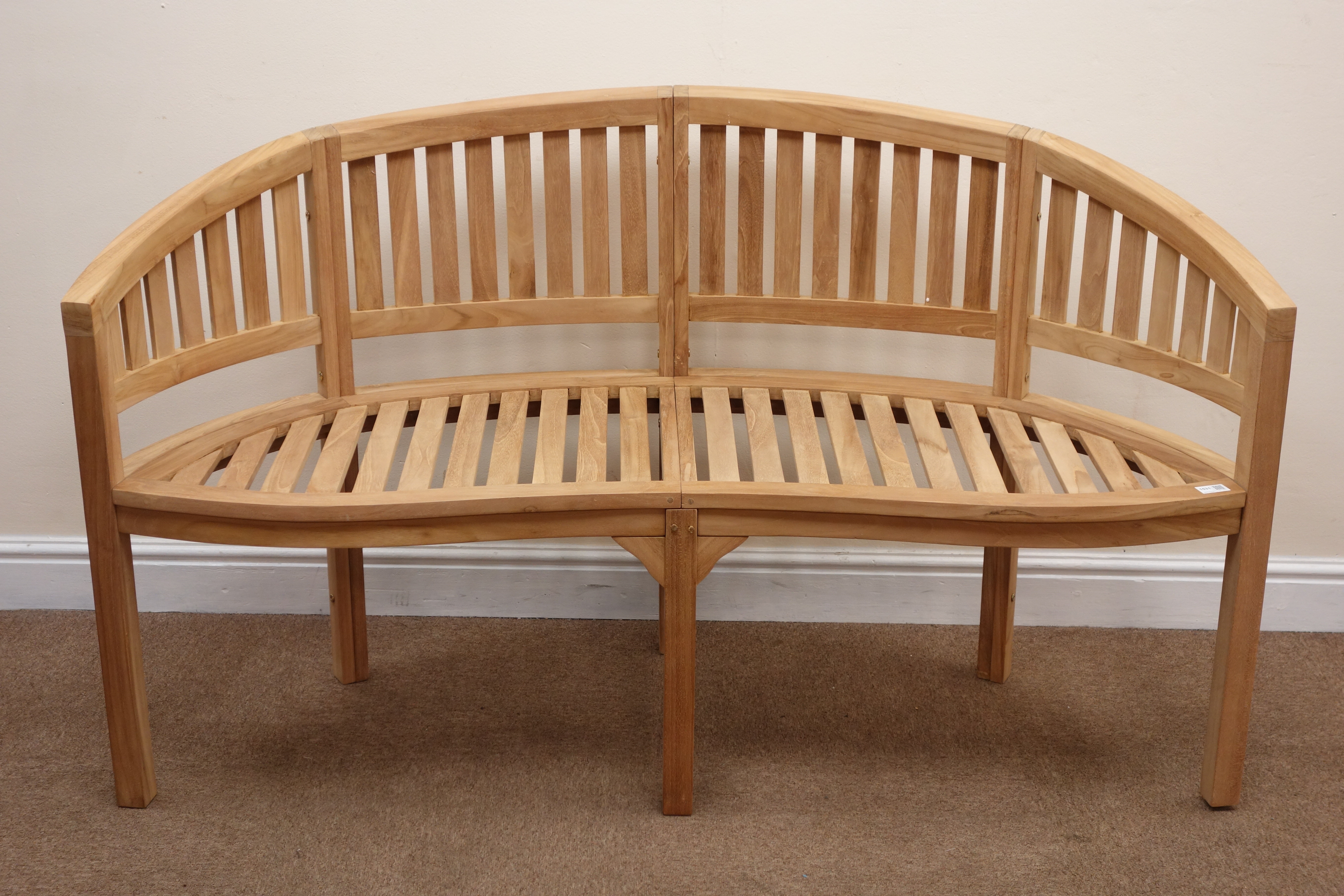 Solid teak serpentine garden bench, W146cm Condition Report <a href='//www. - Image 2 of 2