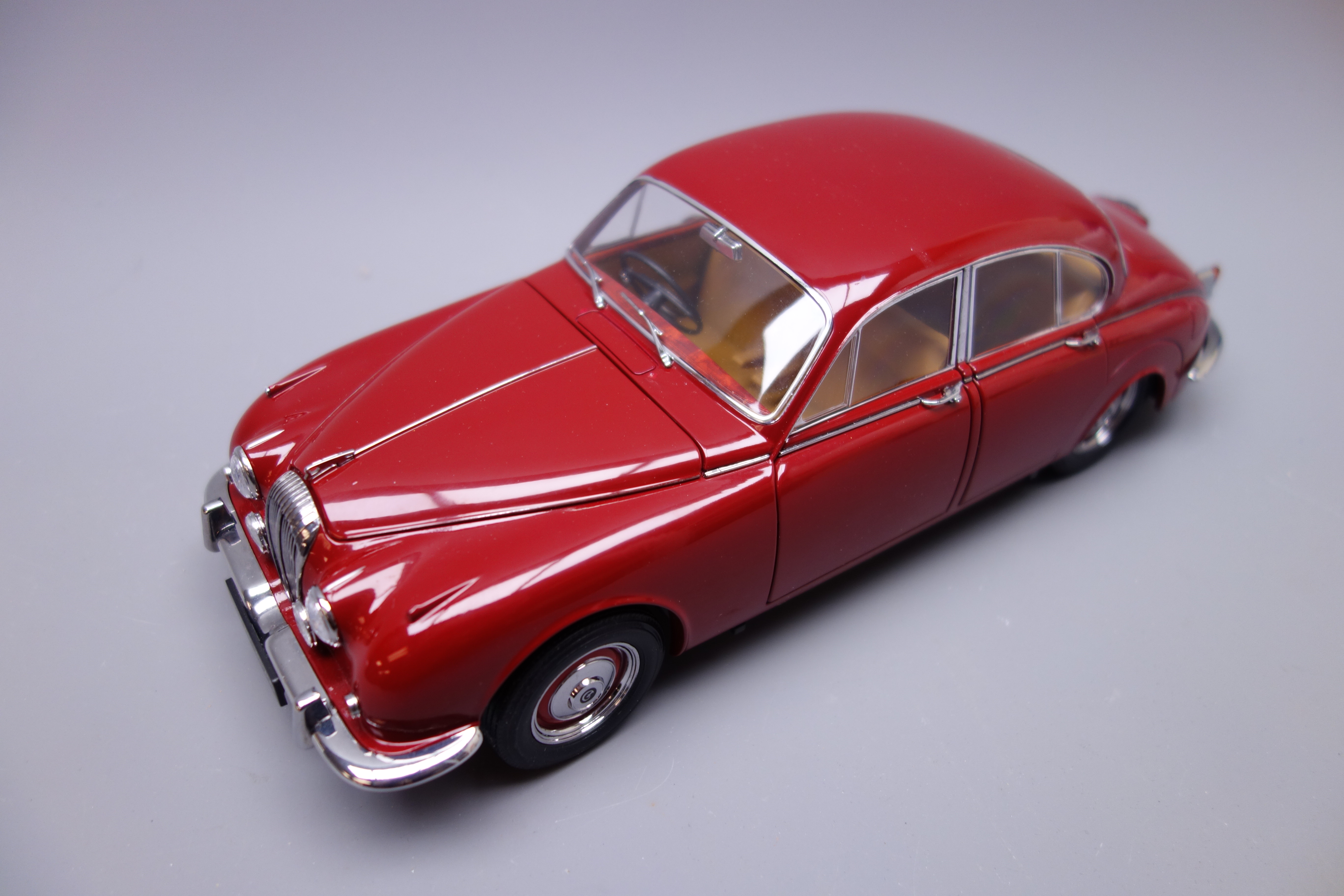 Paragon limited edition 1:18 scale die-cast model of a 1967 Daimler V8-250, No. - Image 2 of 10