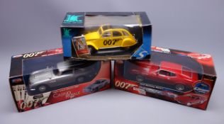 Two RCERTL James Bond 1:18th scale die-cast model cars - 1965 Aston Martin DB5 from Casino Royale