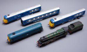 Tri-ang/Hornby '00' gauge - Pullman three-car train with real and dummy locomotives and passenger