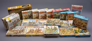 Twenty-five boxed sets of plastic WW2 soldiers by Airfix,