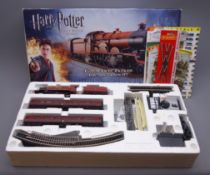 Hornby '00' gauge - Harry Potter and The Half-Blood Prince Hogwarts Express Electric Train Set,