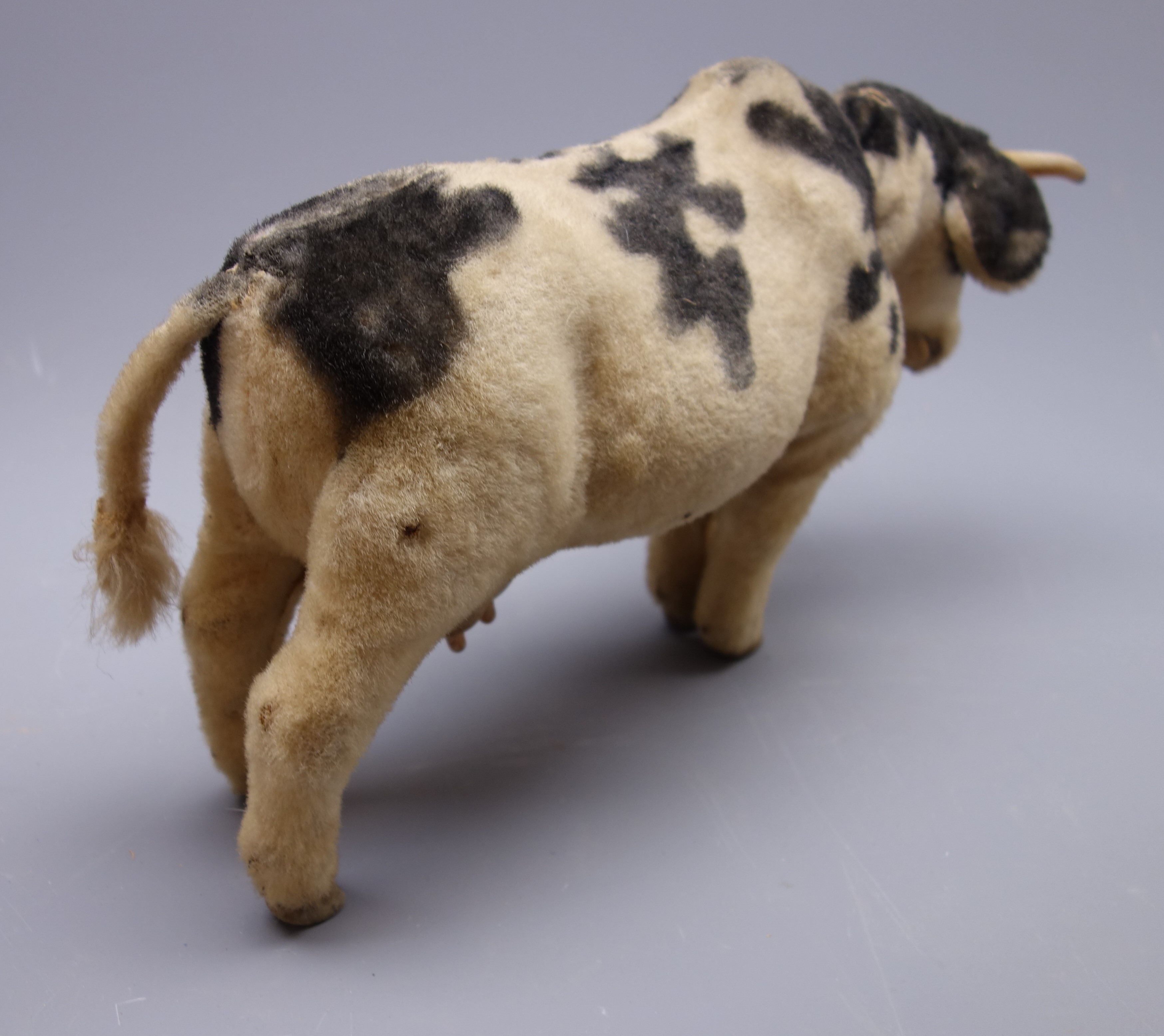 Rosko Japan 'Josie' battery operated Walking Cow with Mooing Voice L35cm, - Image 2 of 4