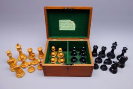 Victorian Jaques and Son London Staunton pattern weighted boxwood and ebony chess set, King H11.