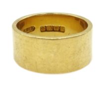18ct gold band, London 1916 Condition Report Approx 14.
