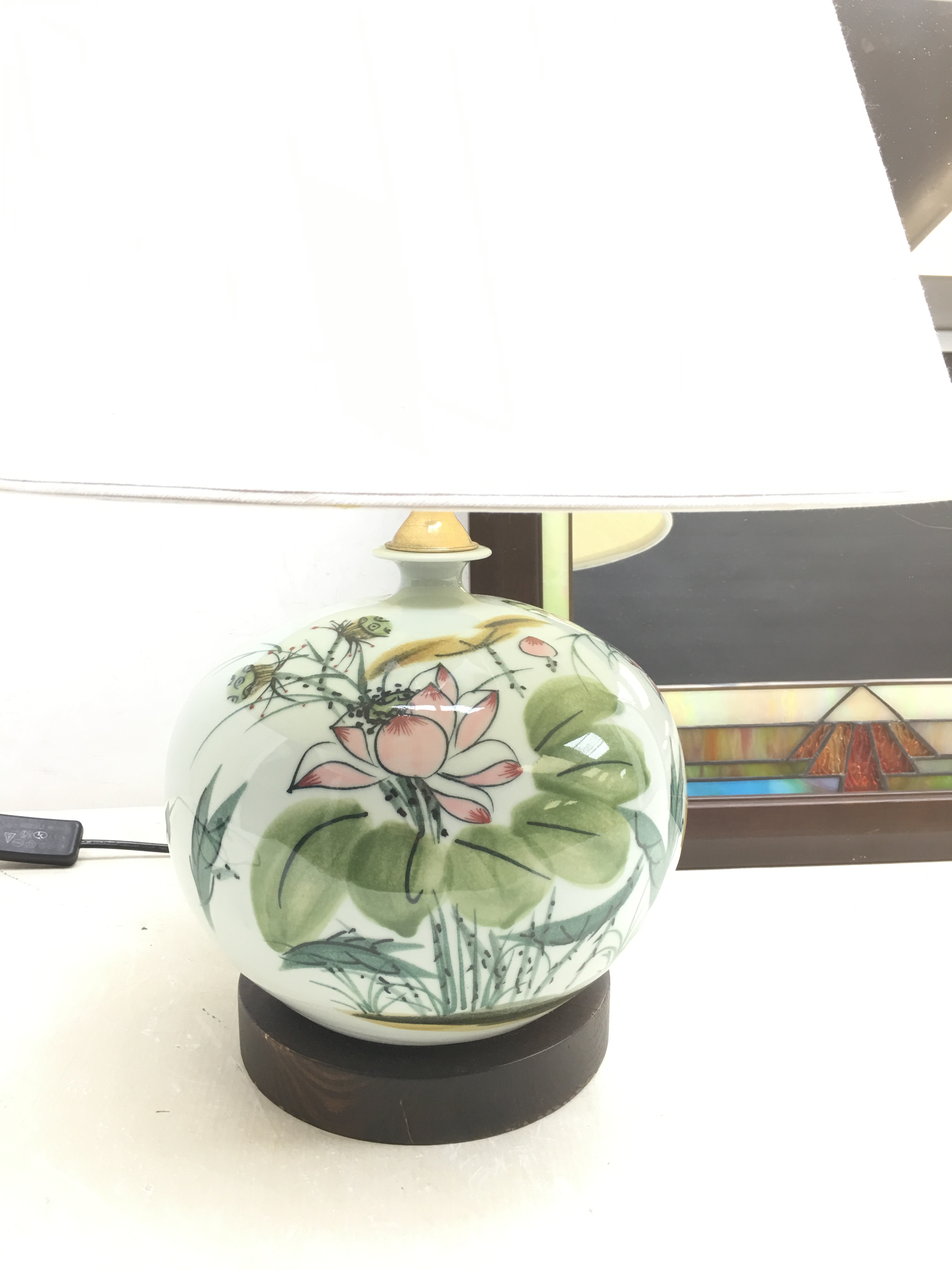 Cockill lighting Oriental style pottery lamp with shade and a Killerby Art Deco stained glass - Image 2 of 2