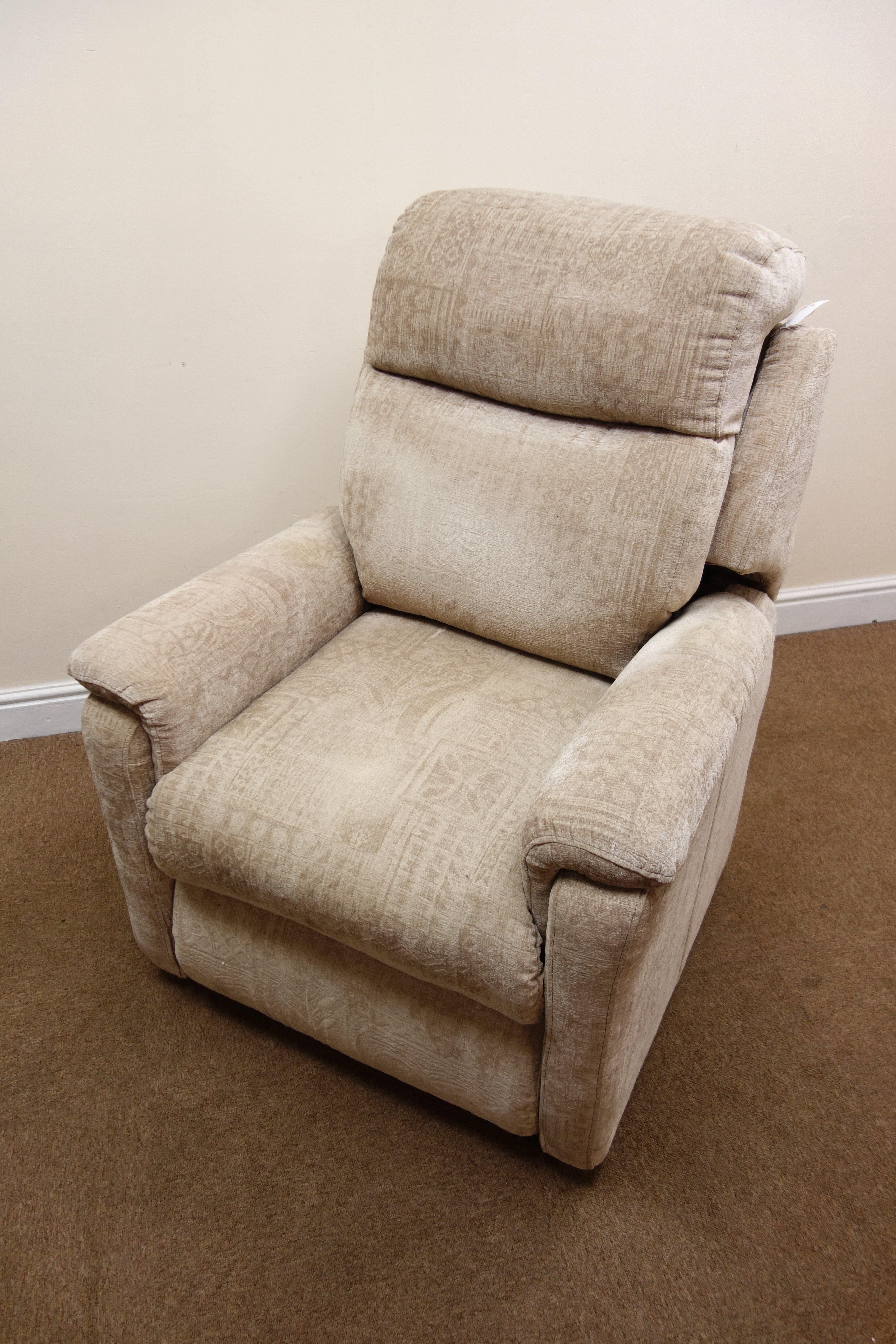 Cambridge electric rise and recliner armchair, - Image 2 of 3