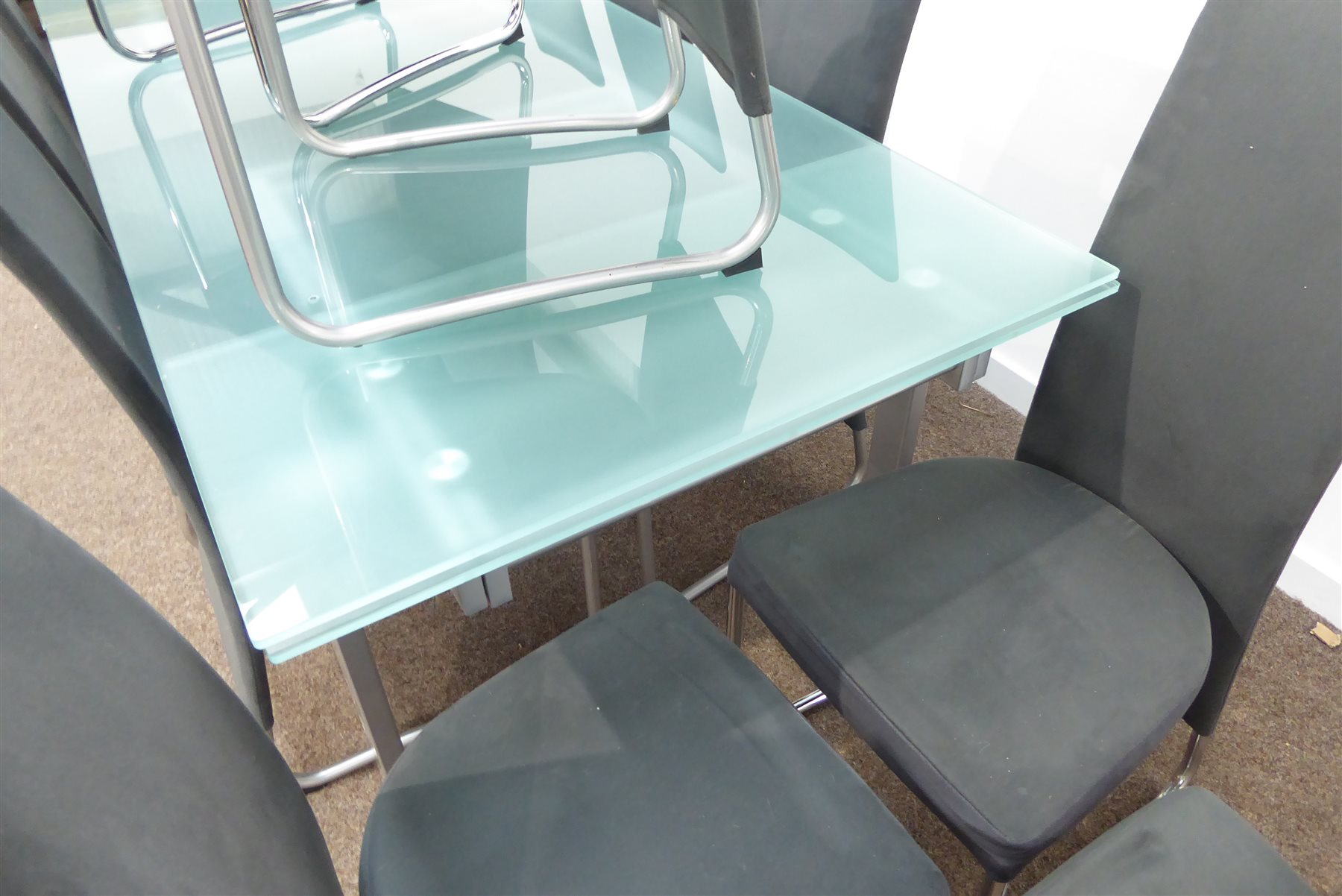 Contemporary aluminium draw leaf dining table with frosted glass top on square supports, - Image 2 of 2