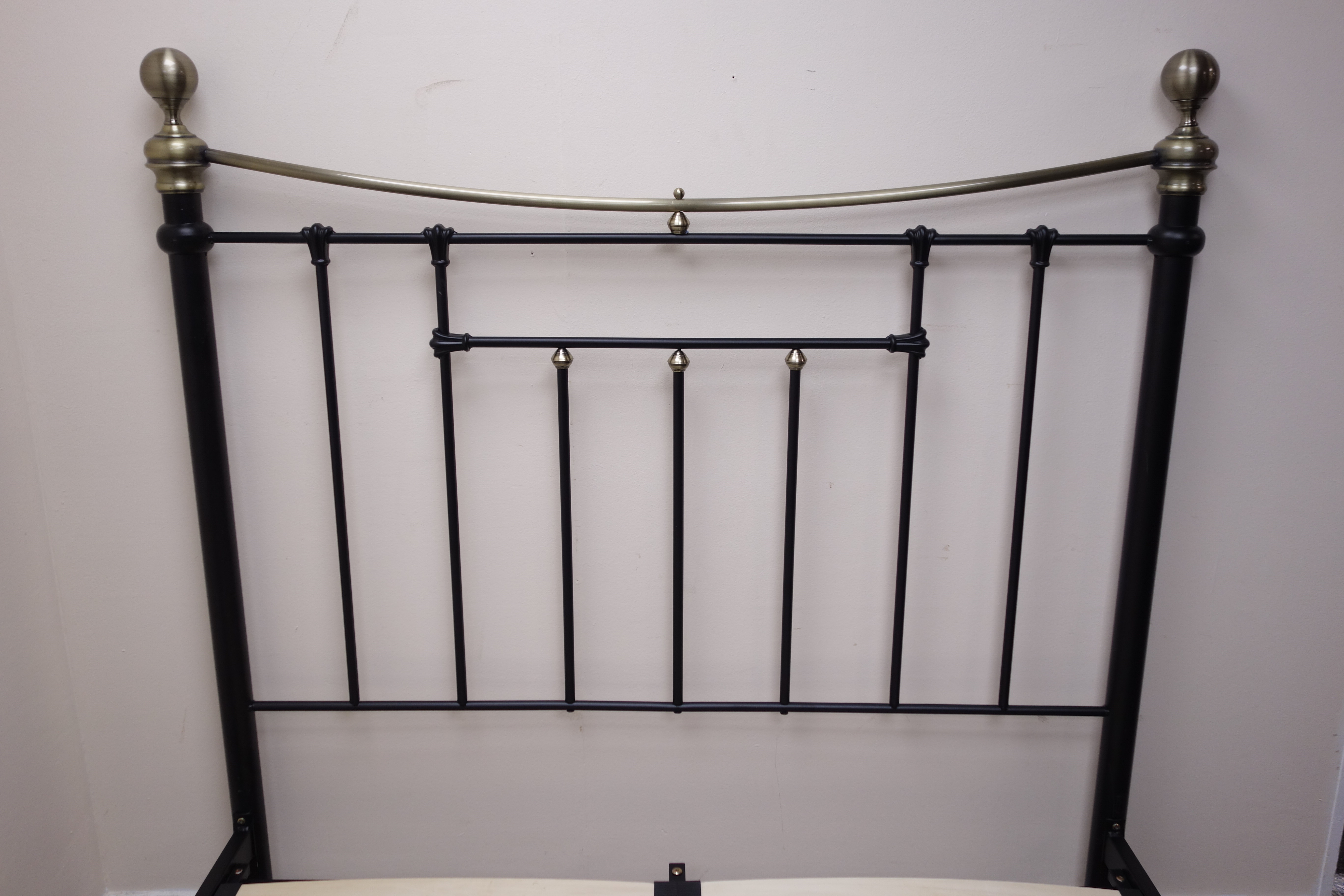 Victorian style 4'6" double bed stead, W145cm, H146cm, - Image 3 of 3