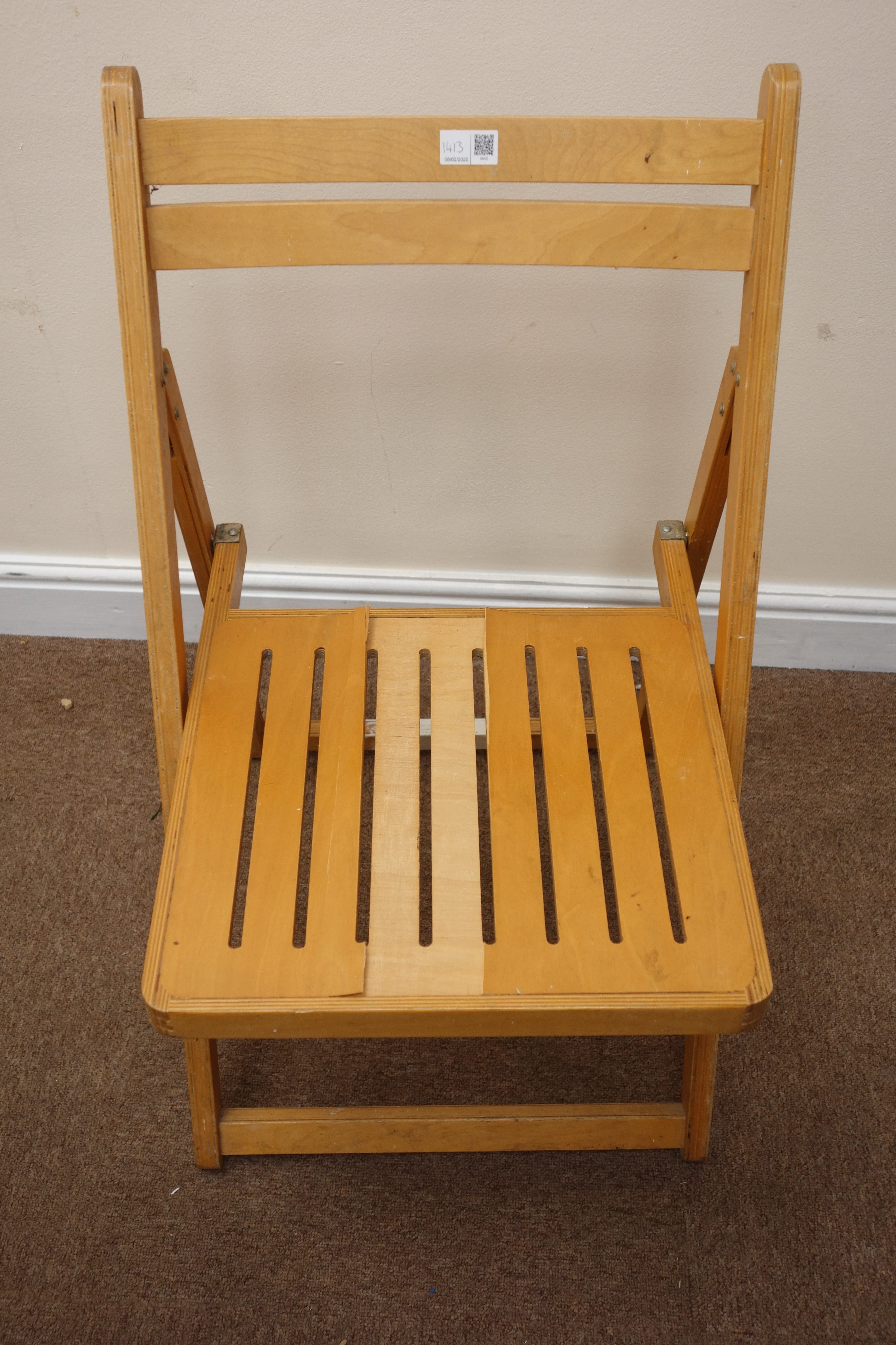 Solid pine side table, raised shaped back, two drawers, turned supports (W99cm, H97cm, - Image 4 of 4