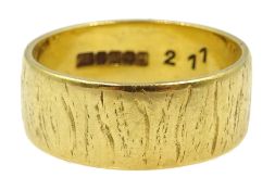 18ct gold wedding band hallmarked Condition Report 5.6gm size N<a href='//www.