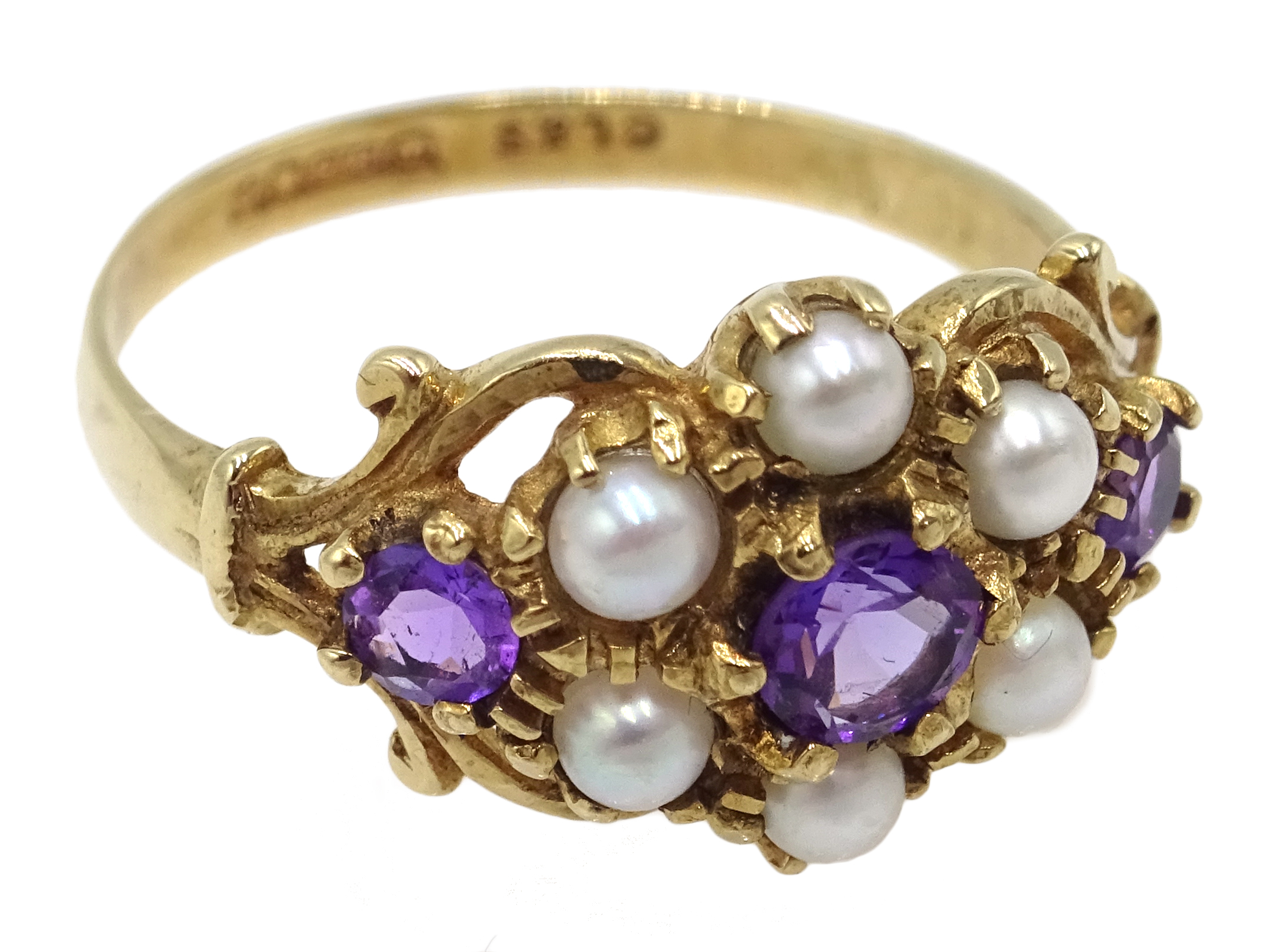 9ct gold amethyst and seed pearl ring hallmarked Condition Report 2gm size K<a - Image 2 of 3