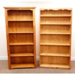 Pine open bookcase, moulded top, four shelves, solid end supports (W89cm, H181cm,