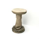 Composite stone bird bath, D41cm, H61cm Condition Report <a href='//www.