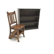 Mahogany folding library steps, shaped supports (W43cm) and an oak bookcase, three shelves (W99cm,