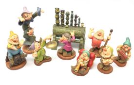 Walt Disney Classics Collection Snow White and the Seven Dwarfs figures: Cheerful Leader, Humph,