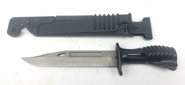 Modern British Army SA80 bayonet with 18cm blade,