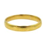 22ct gold wedding band hallmarked, approx 3.