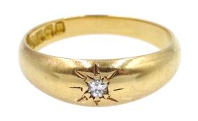 18ct gold single stone diamond gypsy ring, hallmarked Condition Report Approx 3.