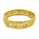 Asian 22ct gold filigree hinged bangle, stamped 916 approx 22.