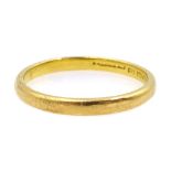 22ct gold wedding band hallmarked, approx 2.