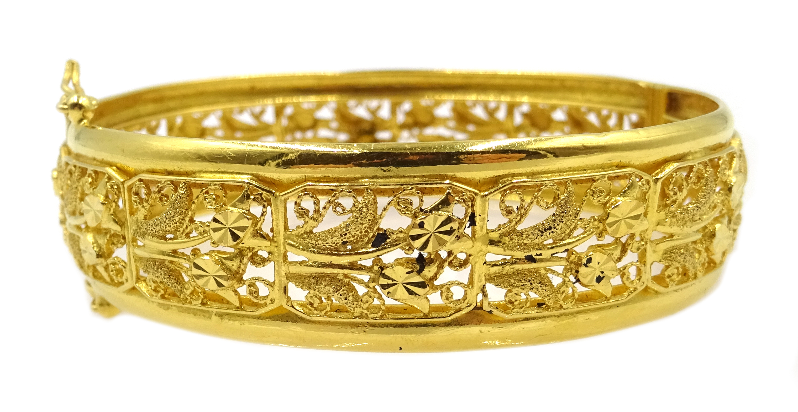 Asian 22ct gold filigree hinged bangle, stamped 916 approx 22. - Image 3 of 4