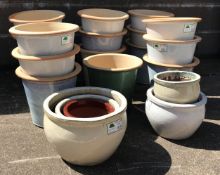 Sixteen glazed ceramic tapering flower pots and six glazed ceramic belly pots (22)