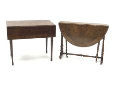 Victorian figured walnut drop leaf Sutherland table, turned supports on castors (W100cm, H71cm,