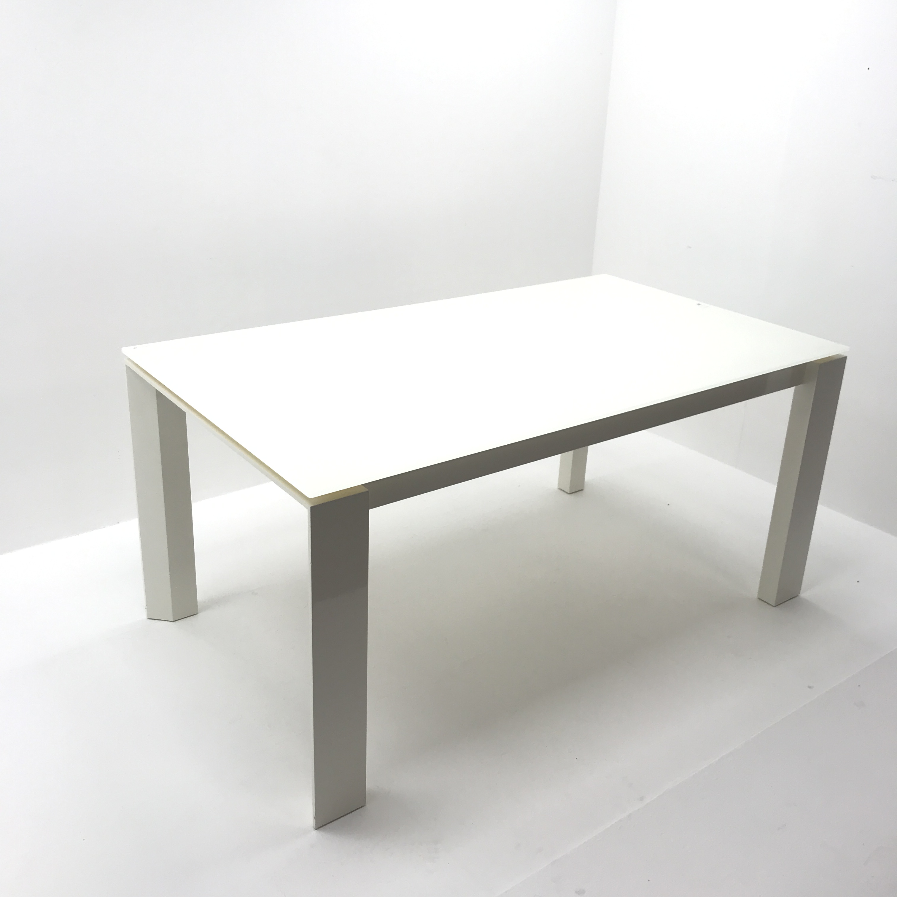 Calligaris gloss white rectangular glass top extending dining table (W221cm, H75cm, - Image 4 of 5