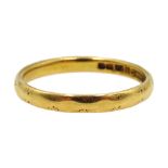 22ct gold band hallmarked, approx 2.