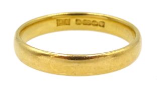 22ct gold wedding band hallmarked, approx 2.