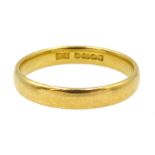 22ct gold wedding band hallmarked, approx 2.