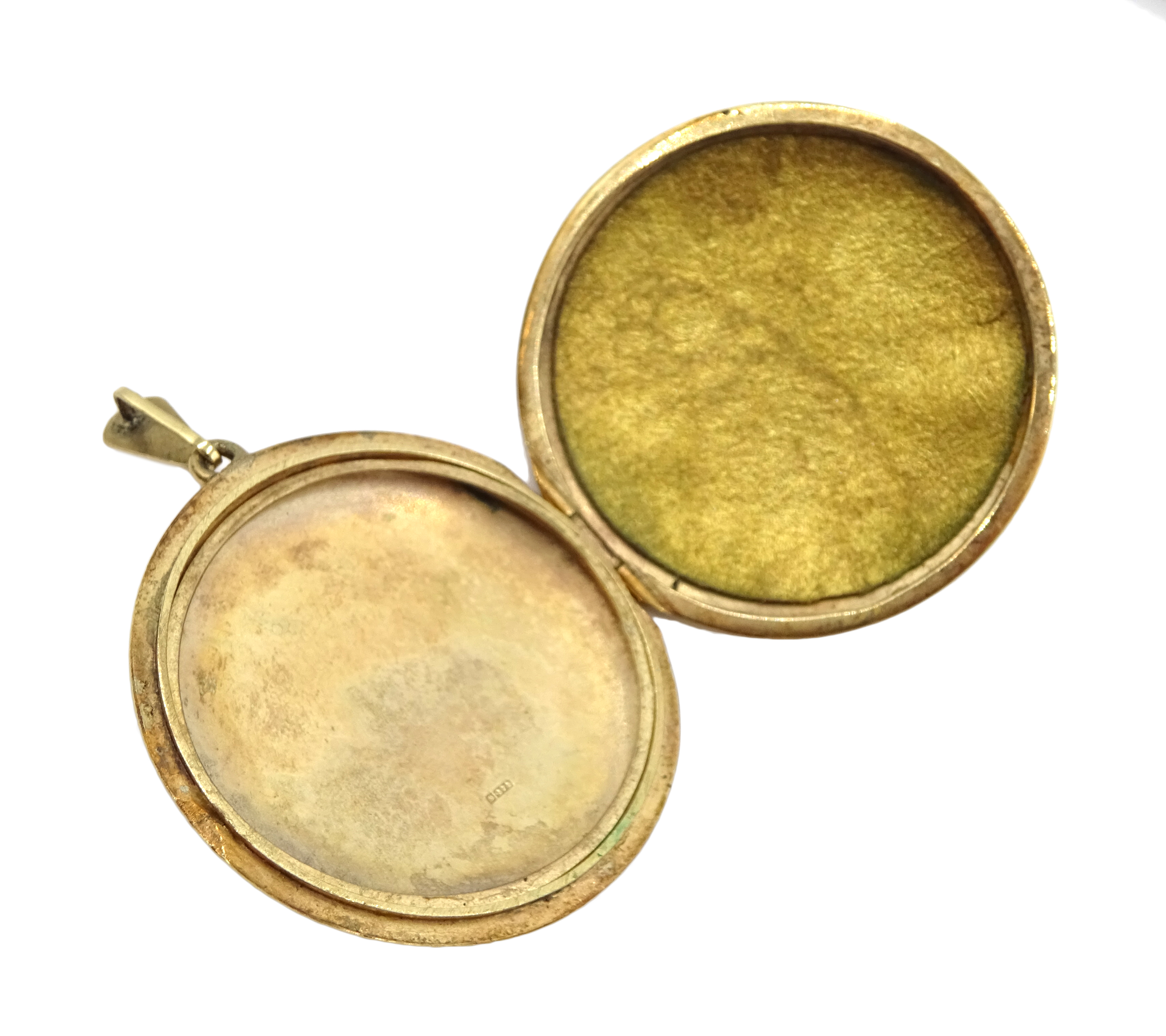 9ct gold circular locket, with engraved decoration hallmarked, - Image 2 of 2