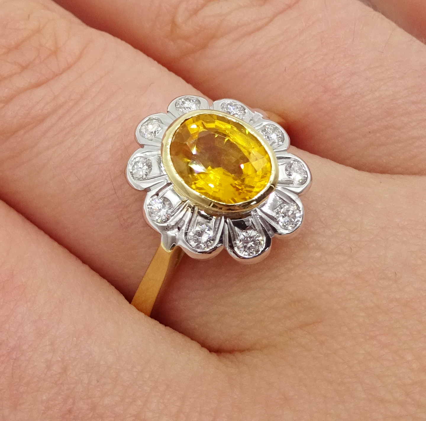 18ct gold yellow sapphire and diamond cluster ring, hallmarked, yellow sapphire approx 1. - Image 2 of 5