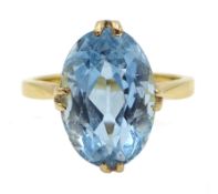 Gold single stone oval aquamarine ring, stamped 18c Condition Report Approx 3.