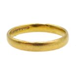 22ct gold band hallmarked, approx 2.