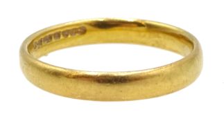 22ct gold band hallmarked, approx 2.