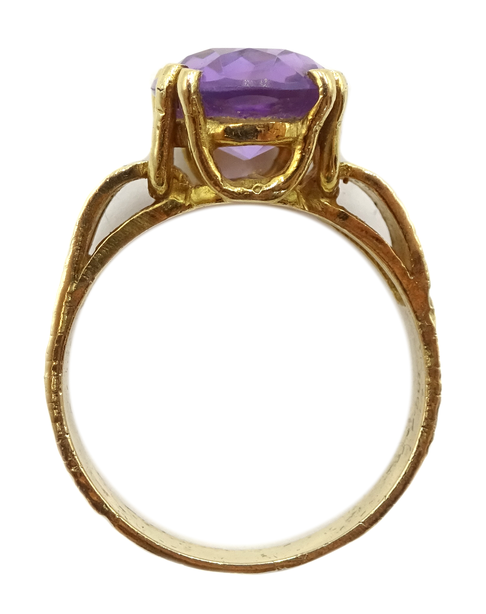 Gold oval single stone amethyst ring, bark effect shank, - Image 4 of 4