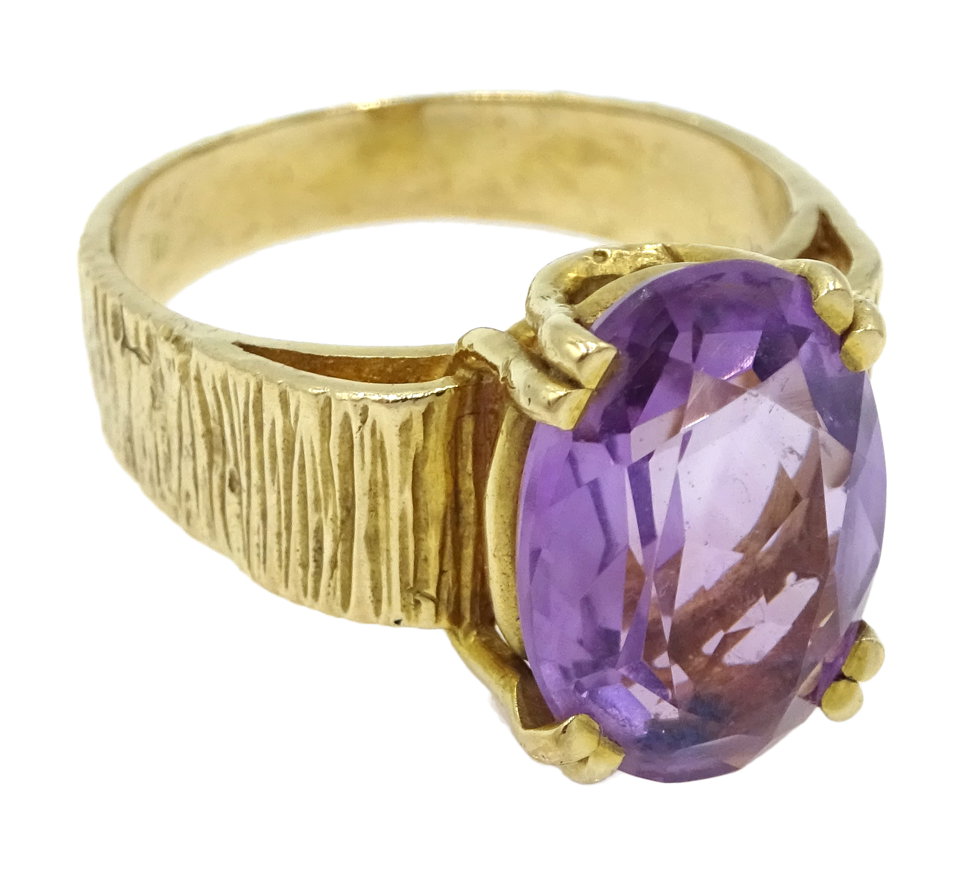 Gold oval single stone amethyst ring, bark effect shank, - Image 2 of 4