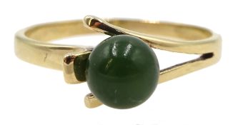 18ct gold jade ring, stamped 750 Condition Report Approx 1.