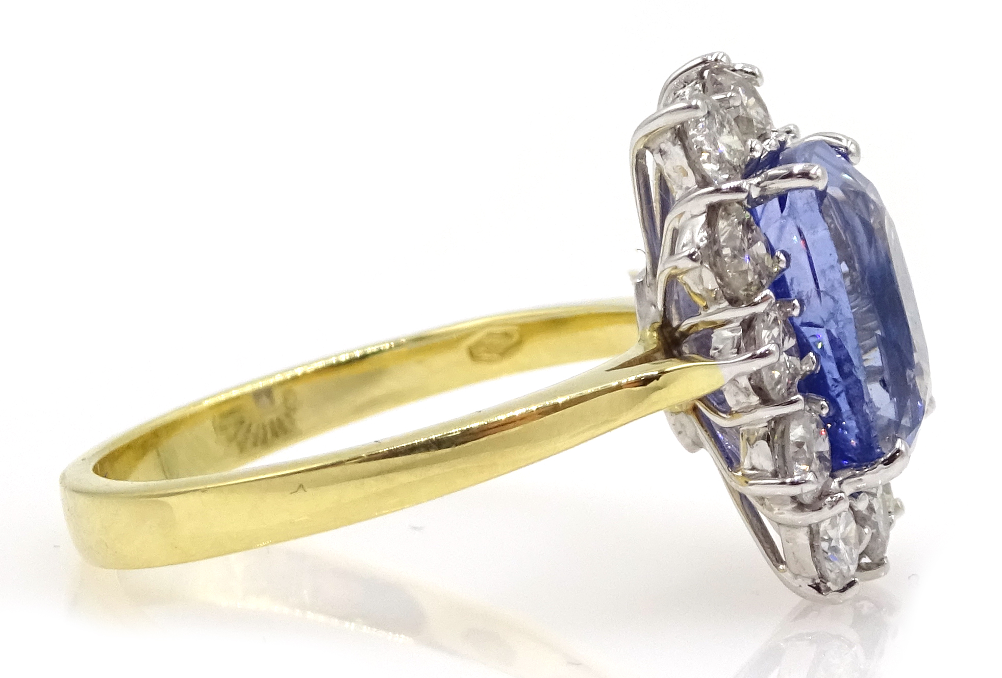 18ct gold Ceylon sapphire and diamond cluster ring, hallmarked, sapphire approx 3. - Image 4 of 5